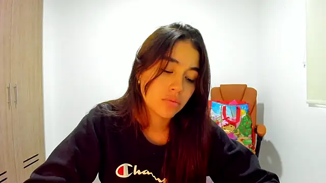 AriaMontgomery online show from 2, 3, 2025