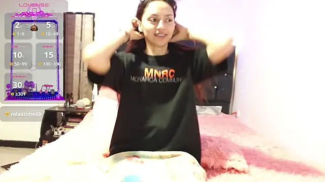 Snapshot of holy_juli chatting on 23, 2, 2025 holy juli online show from 23, 2, 2025