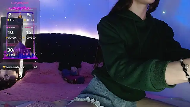 Snapshot of holy_juli chatting on 4, 3, 2025 holy juli online show from 4, 3, 2025