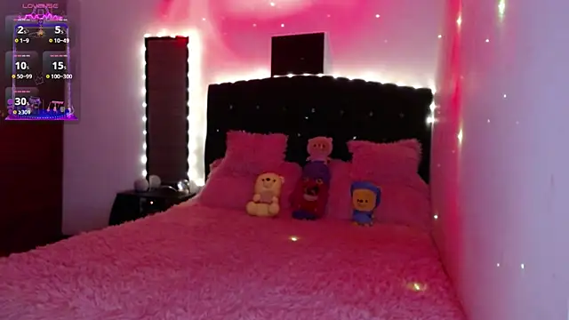 Snapshot of holy_juli chatting on 6, 3, 2025 holy juli online show from 6, 3, 2025