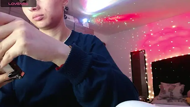 Snapshot of holy_juli chatting on 12, 9, 2025 holy juli online show from 12, 9, 2025