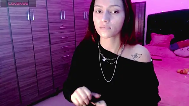 Snapshot of holy_juli chatting on 2, 11, 2025 holy juli online show from 2, 11, 2025