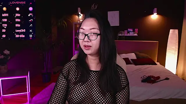 Snapshot of Marine_Vact chatting on 5, 11, 2025 Marine Vact online show from 5, 11, 2025