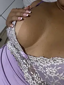 Snapshot of luara1988 chatting on 3, 2, 2026 luara1988 online show from 3, 2, 2026