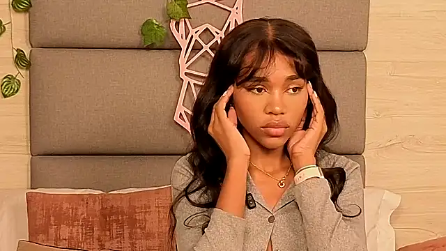 Snapshot of Lily_Miiller chatting on 23, 10, 2025 Lily Miiller online show from 23, 10, 2025