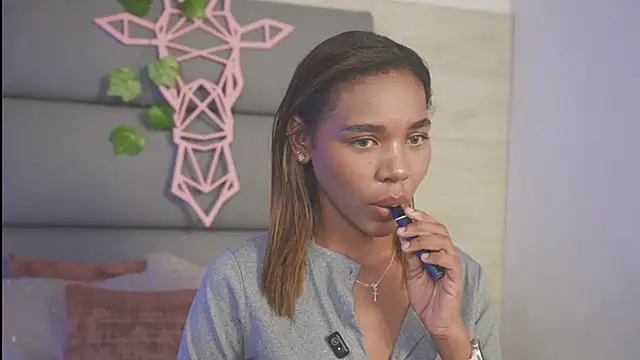 Snapshot of Lily_Miiller chatting on 21, 11, 2025 Lily Miiller online show from 21, 11, 2025