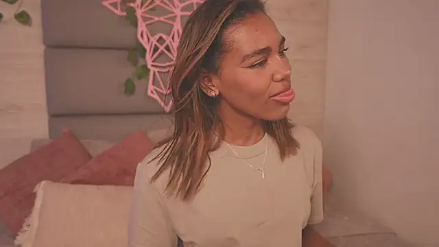 Snapshot of Lily_Miiller chatting on 26, 11, 2025 Lily Miiller online show from 26, 11, 2025