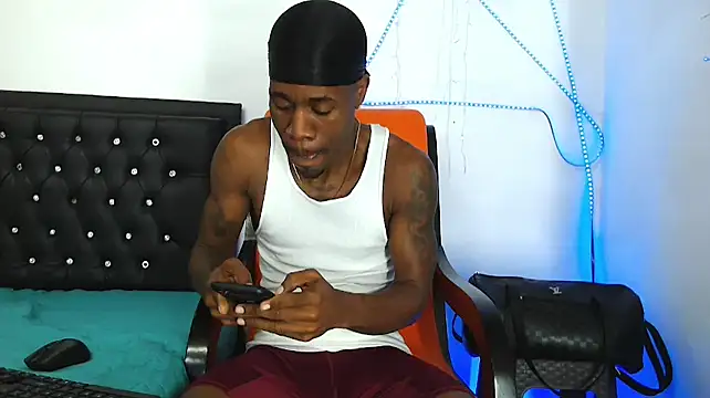 Snapshot of Damian_hart_24CM chatting on 21, 10, 2025 Damian hart 24CM online show from 21, 10, 2025