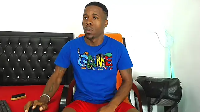 Snapshot of Damian_hart_24CM chatting on 26, 11, 2025 Damian hart 24CM online show from 26, 11, 2025