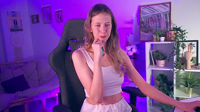 Snapshot of Sharon_Evansi chatting on 18, 12, 2024 Sharon Evansi online show from 18, 12, 2024