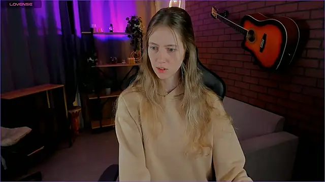 Snapshot of Sharon_Evansi chatting on 3, 1, 2025 Sharon Evansi online show from 3, 1, 2025