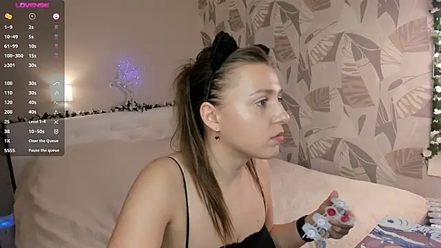 ViolaBloom22 online show from 25, 1, 2025