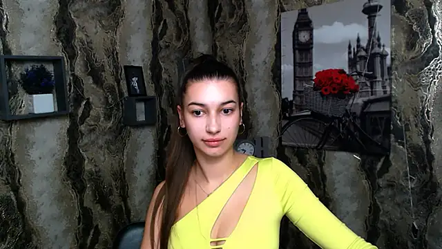 Snapshot of KarolinaRosse_ chatting on 4, 1, 2025 KarolinaRosse online show from 4, 1, 2025