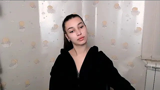 Snapshot of KarolinaRosse_ chatting on 4, 2, 2025 KarolinaRosse online show from 4, 2, 2025