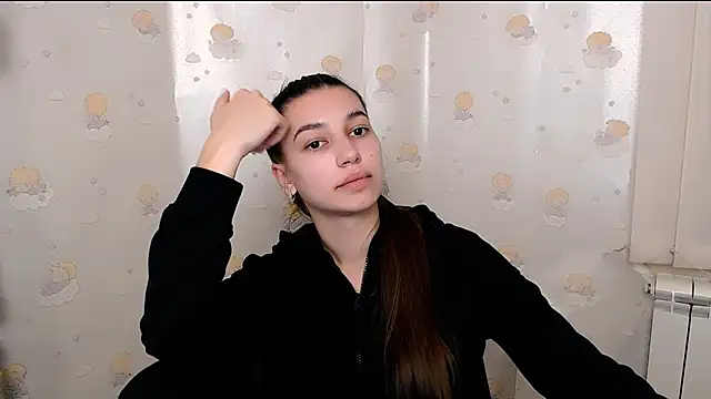 Snapshot of KarolinaRosse_ chatting on 4, 2, 2025 KarolinaRosse online show from 4, 2, 2025