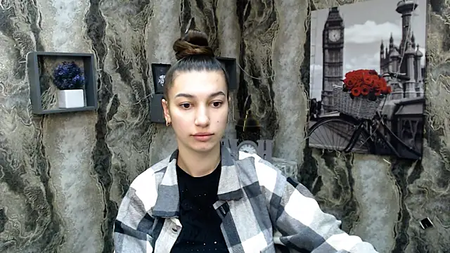 Snapshot of KarolinaRosse_ chatting on 7, 2, 2025 KarolinaRosse online show from 7, 2, 2025