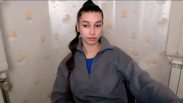 Snapshot of KarolinaRosse_ chatting on 8, 2, 2025 KarolinaRosse online show from 8, 2, 2025