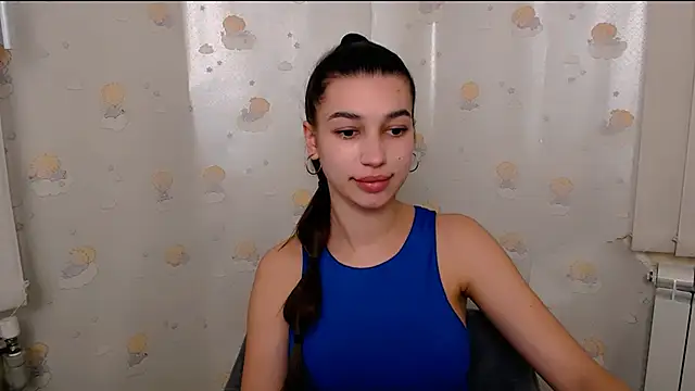 Snapshot of KarolinaRosse_ chatting on 8, 2, 2025 KarolinaRosse online show from 8, 2, 2025