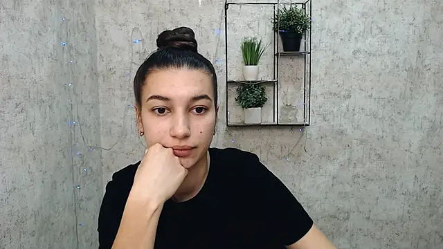 Snapshot of KarolinaRosse_ chatting on 15, 2, 2025 KarolinaRosse online show from 15, 2, 2025