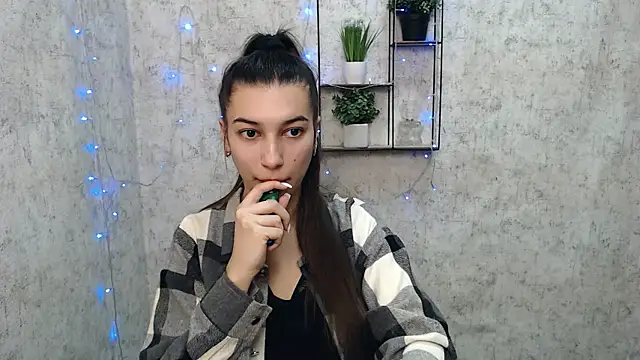 Snapshot of KarolinaRosse_ chatting on 17, 2, 2025 KarolinaRosse online show from 17, 2, 2025