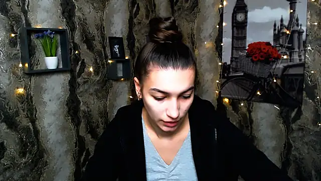 Snapshot of KarolinaRosse_ chatting on 18, 2, 2025 KarolinaRosse online show from 18, 2, 2025