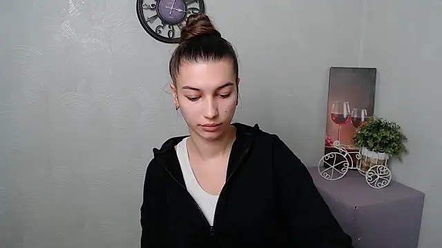 Snapshot of KarolinaRosse_ chatting on 19, 2, 2025 KarolinaRosse online show from 19, 2, 2025