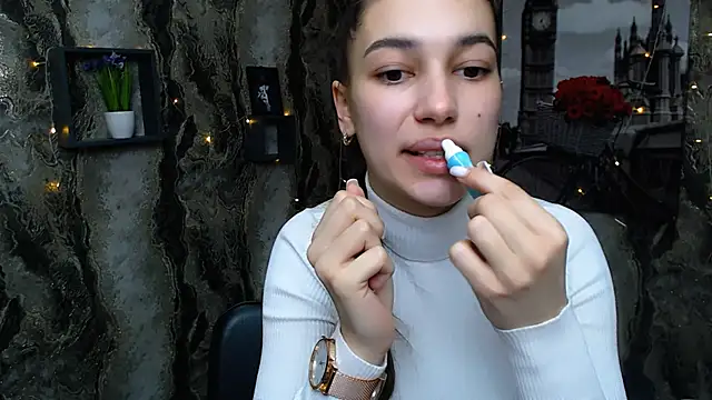 Snapshot of KarolinaRosse_ chatting on 21, 2, 2025 KarolinaRosse online show from 21, 2, 2025