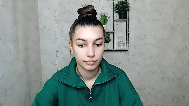 Snapshot of KarolinaRosse_ chatting on 8, 3, 2025 KarolinaRosse online show from 8, 3, 2025