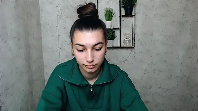 Snapshot of KarolinaRosse_ chatting on 8, 3, 2025 KarolinaRosse online show from 8, 3, 2025