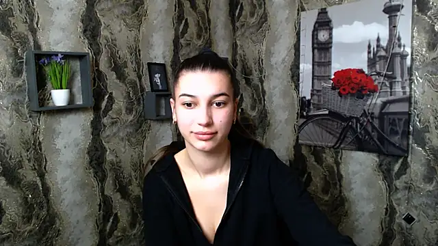 Snapshot of KarolinaRosse_ chatting on 9, 3, 2025 KarolinaRosse online show from 9, 3, 2025