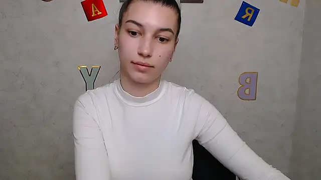 Snapshot of KarolinaRosse_ chatting on 11, 3, 2025 KarolinaRosse online show from 11, 3, 2025