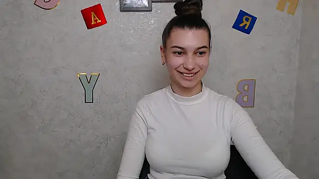 Snapshot of KarolinaRosse_ chatting on 11, 3, 2025 KarolinaRosse online show from 11, 3, 2025