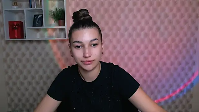Snapshot of KarolinaRosse_ chatting on 1, 10, 2025 KarolinaRosse online show from 1, 10, 2025