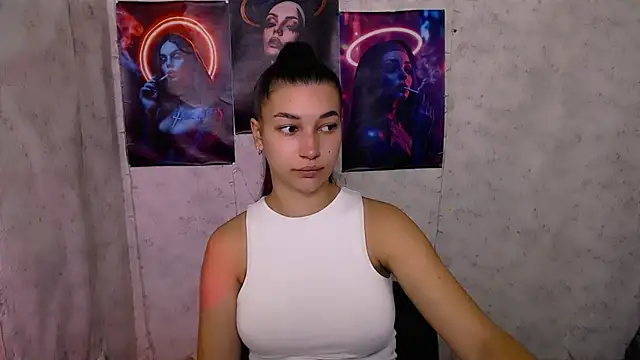 Snapshot of KarolinaRosse_ chatting on 8, 10, 2025 KarolinaRosse online show from 8, 10, 2025