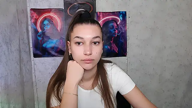 Snapshot of KarolinaRosse_ chatting on 15, 10, 2025 KarolinaRosse online show from 15, 10, 2025