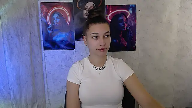 Snapshot of KarolinaRosse_ chatting on 17, 10, 2025 KarolinaRosse online show from 17, 10, 2025