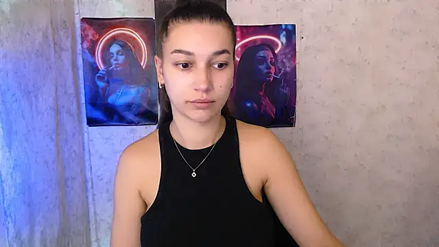 Snapshot of KarolinaRosse_ chatting on 20, 10, 2025 KarolinaRosse online show from 20, 10, 2025