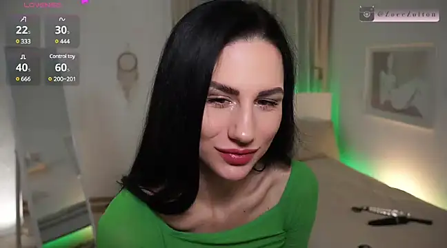 Snapshot of ZoeeZolton chatting on 8, 3, 2025 ZoeeZolton online show from 8, 3, 2025