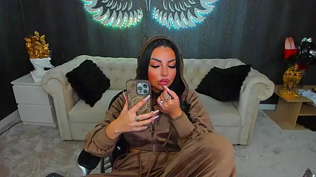 Snapshot of anemarieejolie chatting on 16, 12, 2025 anemarieejolie online show from 16, 12, 2025