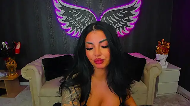 Snapshot of anemarieejolie chatting on 17, 12, 2025 anemarieejolie online show from 17, 12, 2025