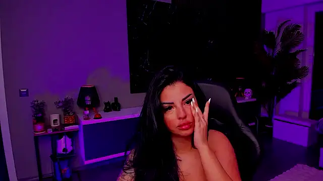 Snapshot of anemarieejolie chatting on 24, 2, 2026 anemarieejolie online show from 24, 2, 2026