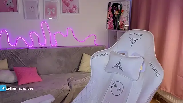 Maya Rave online show from 3, 2, 2026