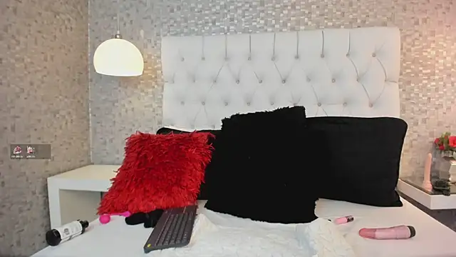 Snapshot of HazelMoret chatting on 27, 12, 2024 HazelMoret online show from 27, 12, 2024