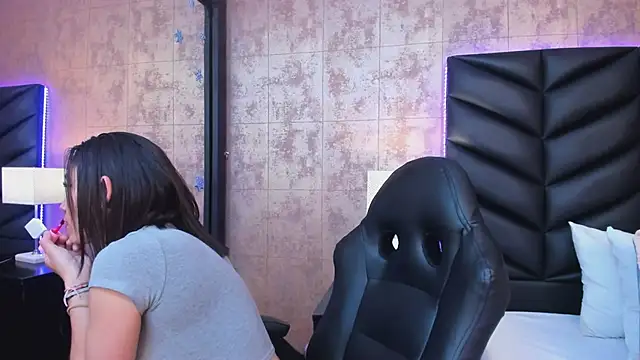 Snapshot of HazelMoret chatting on 28, 12, 2024 HazelMoret online show from 28, 12, 2024