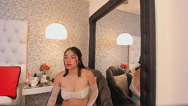 Snapshot of HazelMoret chatting on 7, 1, 2025 HazelMoret online show from 7, 1, 2025