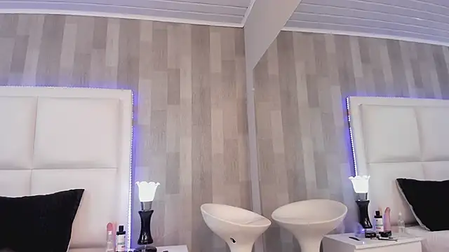 Snapshot of HazelMoret chatting on 12, 2, 2025 HazelMoret online show from 12, 2, 2025