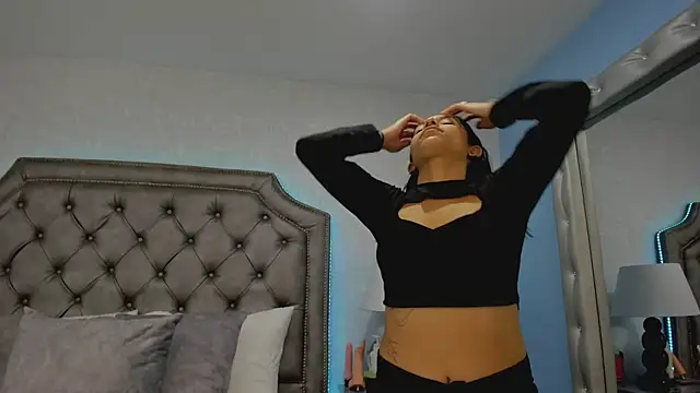 Snapshot of HazelMoret chatting on 11, 9, 2025 HazelMoret online show from 11, 9, 2025