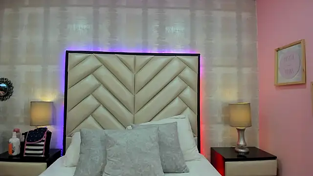 Snapshot of HazelMoret chatting on 13, 9, 2025 HazelMoret online show from 13, 9, 2025