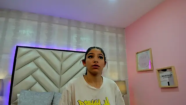 Snapshot of HazelMoret chatting on 16, 9, 2025 HazelMoret online show from 16, 9, 2025