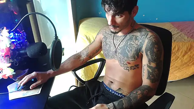 Snapshot of Badboyi1997 chatting on 22, 10, 2025 Badboyi1997 online show from 22, 10, 2025